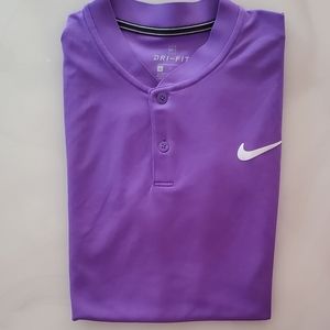Nike, tennis shirt for men. size small.